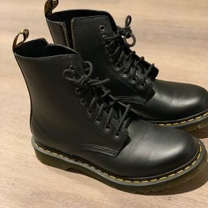 Dr Martens 1460 Pascal Zipper boots